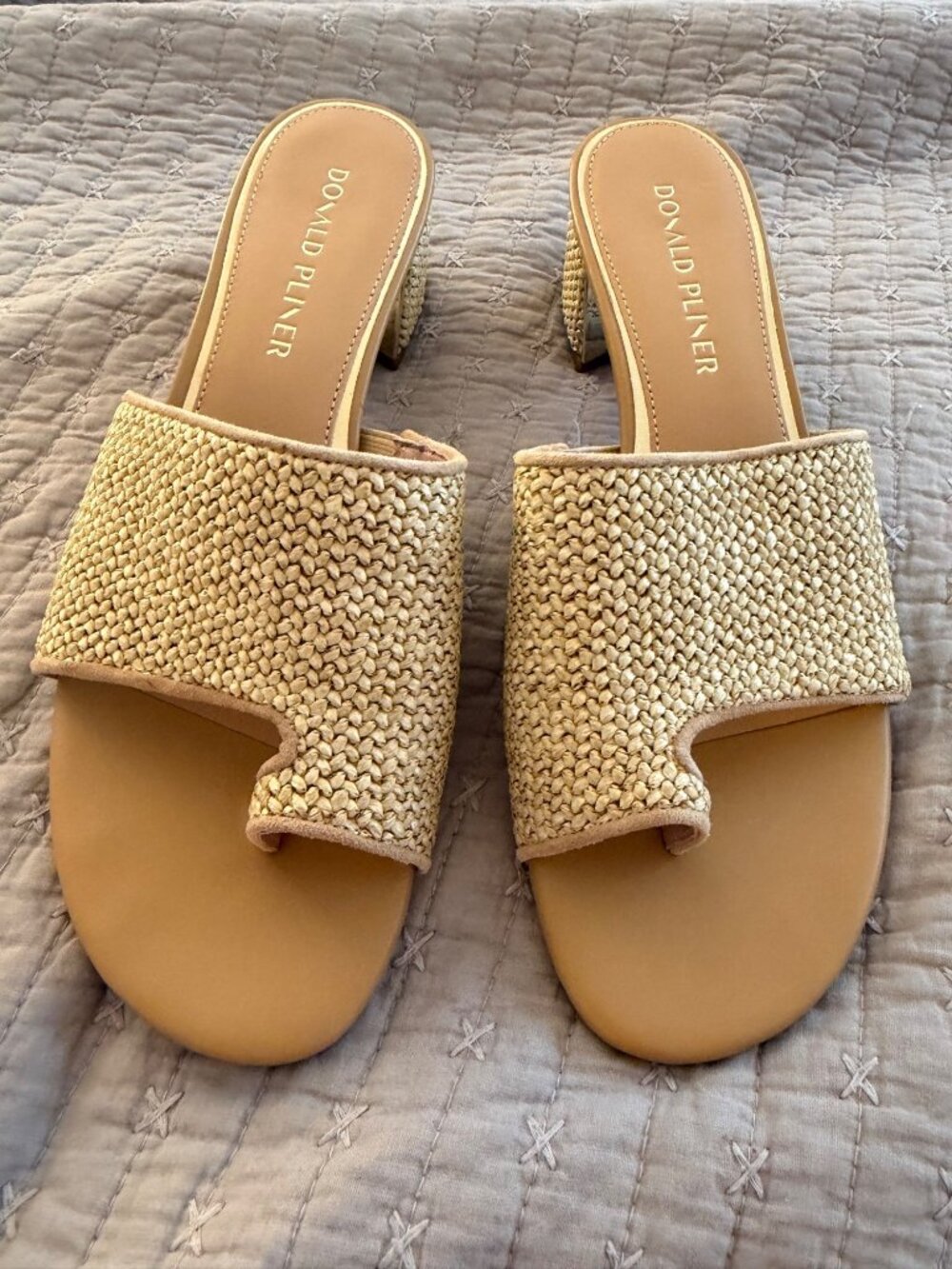 Donald J. Pliner Womens Naia Sandals Size 9.5 Tan Raffia Saddle Slip On Casual - Picture 11 of 11